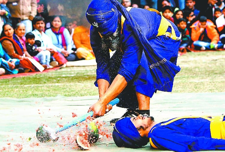 Dangerous Stunts by Sikh Regiment Soldiers in Indian Military Literature Festival 2018