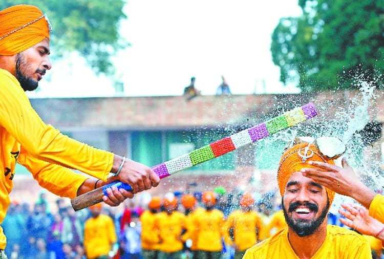 Dangerous Stunts by Sikh Regiment Soldiers in Indian Military Literature Festival 2018