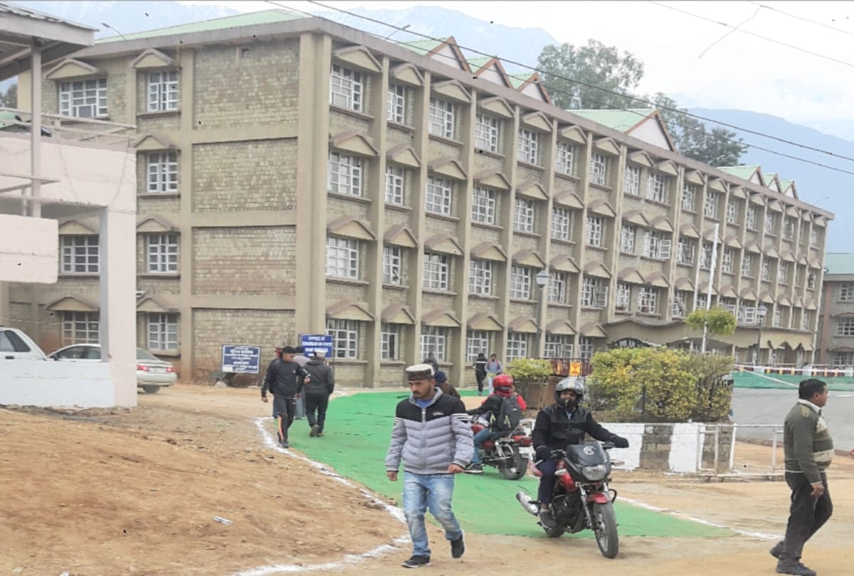 Carpets laid out on the road to save the honorable from dust in dharamshala himachal