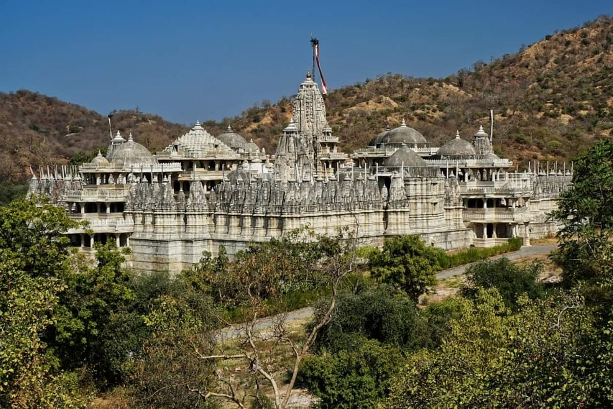 India jain temple based on 1500 pillars pictures of temple will make you amaze