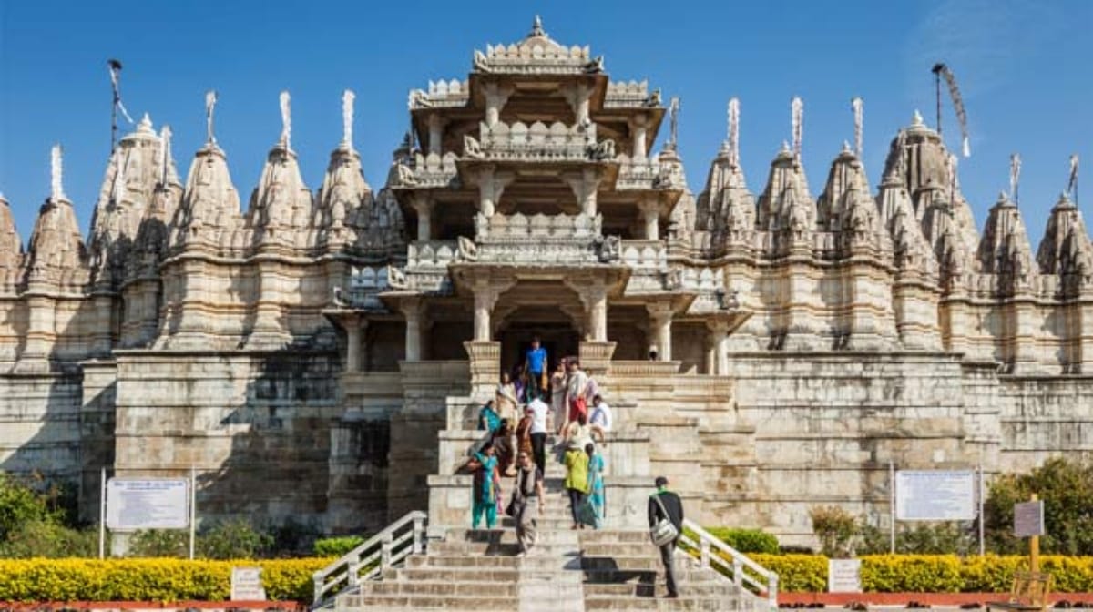 Jhansi: Devotees are getting blessed by seeing twenty four Tirthankaras simultaneously