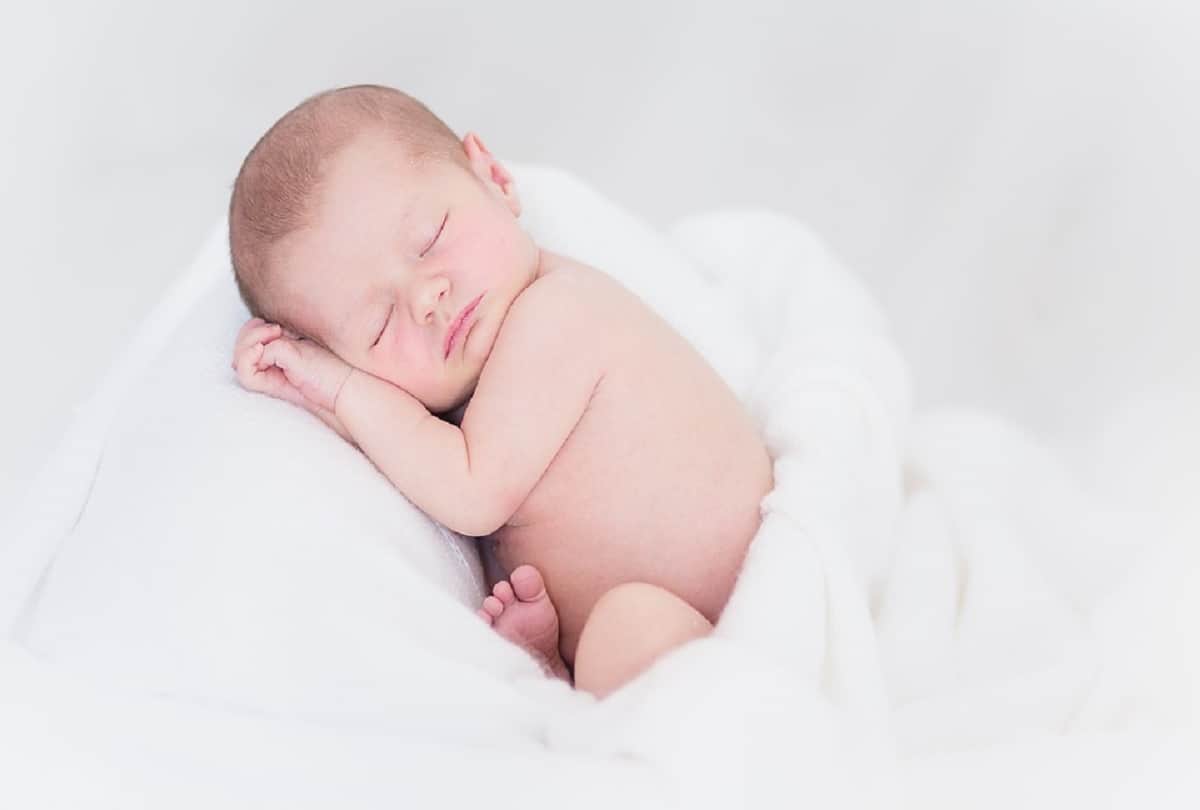 tips you follow when you visiting new born baby