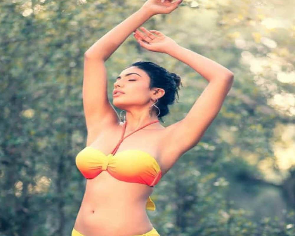 Indias next top model 4 winner urvi shetty shared her hot and sexy pictures in social media