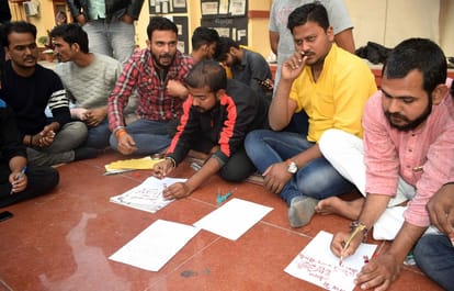 BHU student write a letter with blood to remove chief proctor