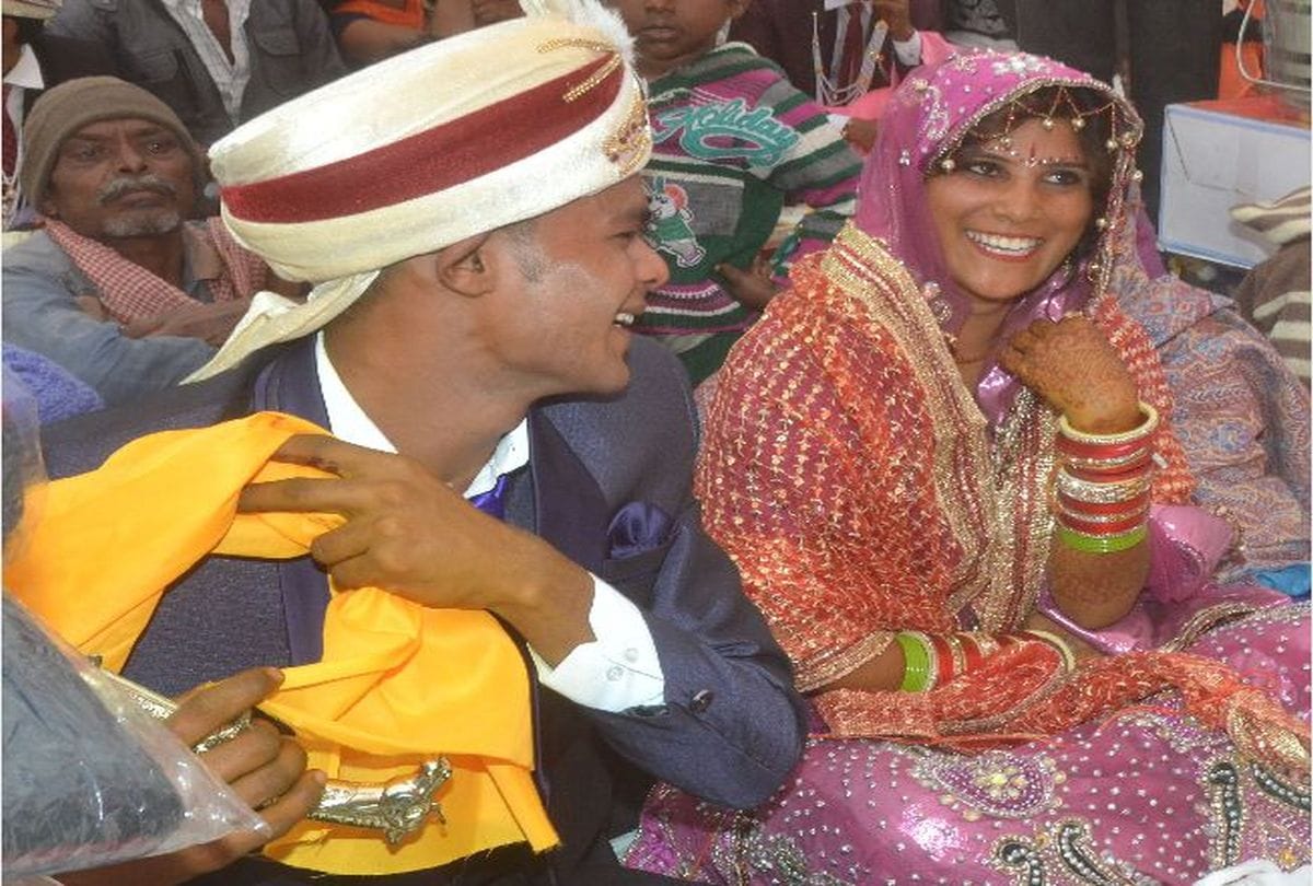 couples got married under mukhyamantri samuhik vivah yojna in etah