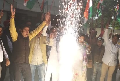 Congress workers Celebrating victory of Congress in Haryana and punjab