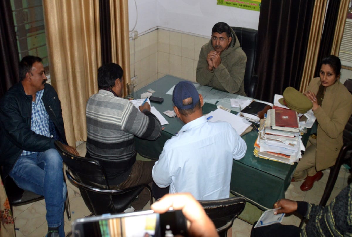 Baghpat, anti corruption team caught BSA's steno for taking 5000 bribe