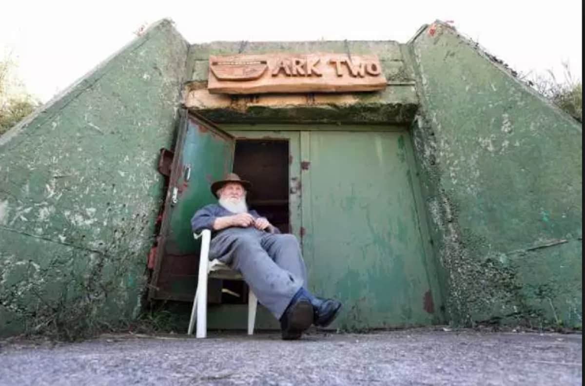 Strange Canadian Guy Prepare a Bunker Using 40 School Buses Weird News