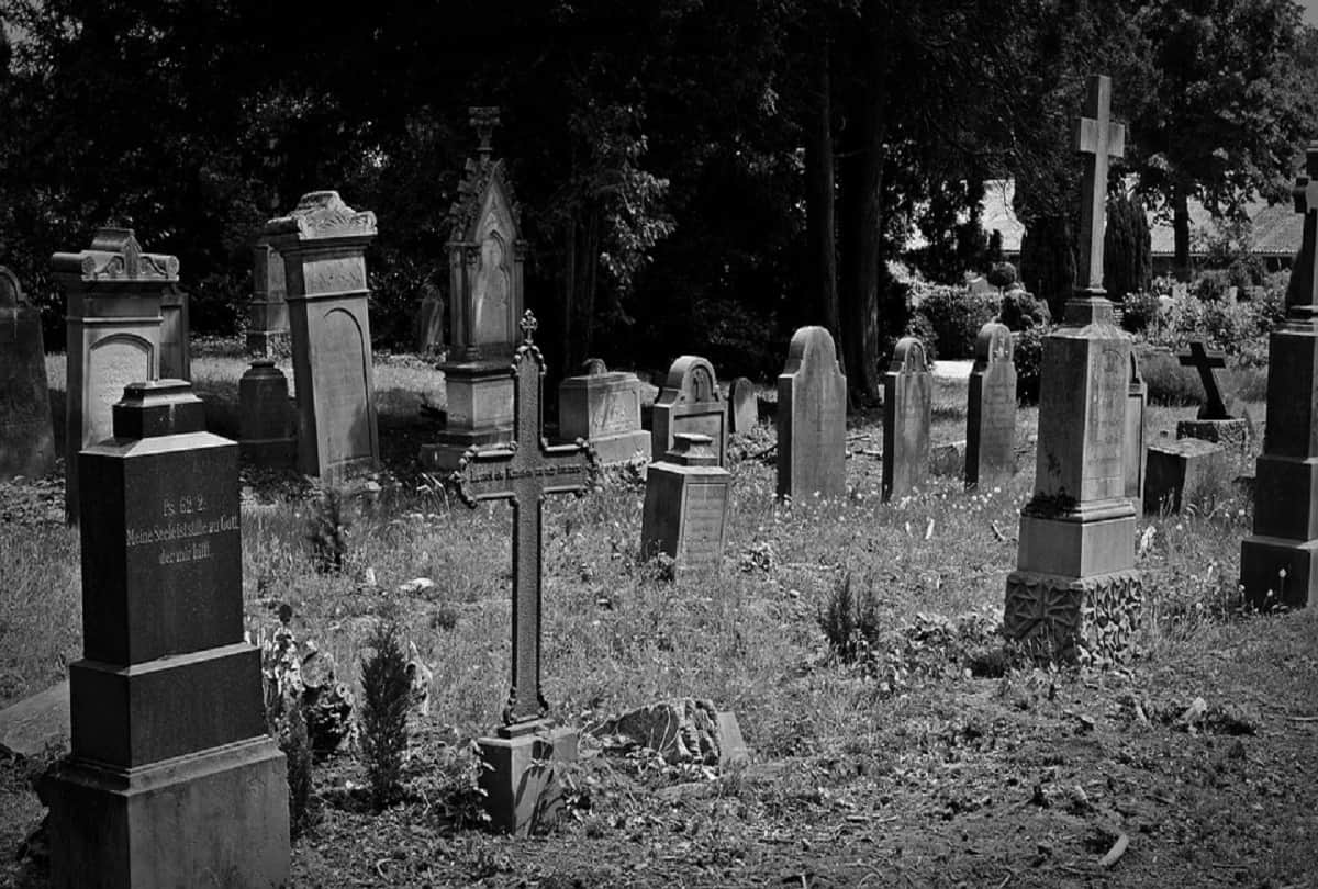 Strange things why are the old graves being dug in johannesburg south africa