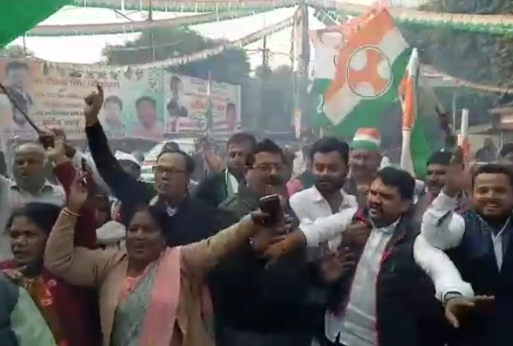 congress celebrates victory.