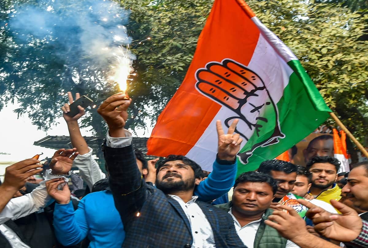 Congress supporter are celebrating after vidhan sabha result 2018