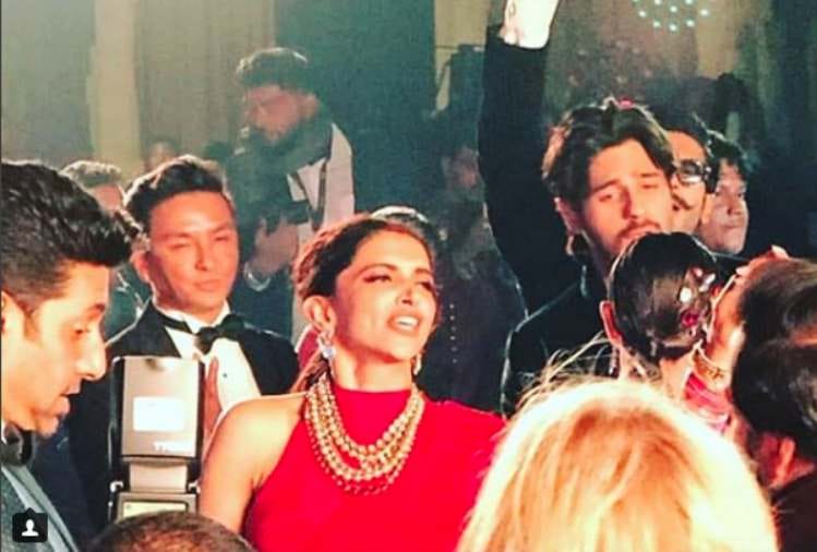 karishma kapoor dance with abhishek bachchan and aishwarya rai video viral