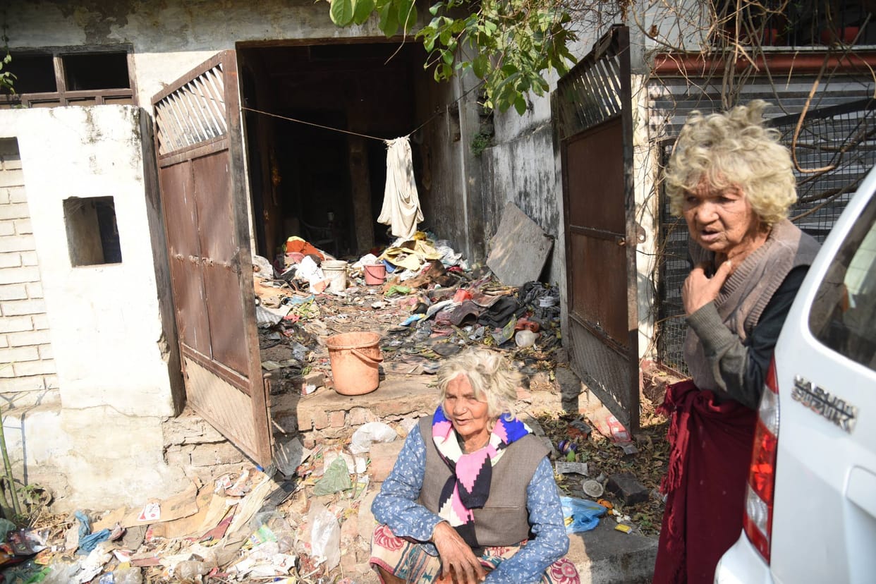 story of poor daughter of ex cmo lived in lucknow