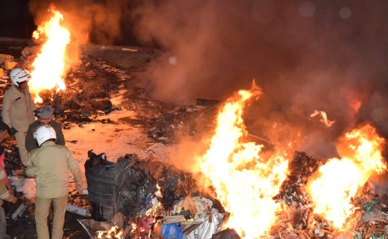 Fire brigade in Junkyard in Lower Mall road, 3 houses vacated