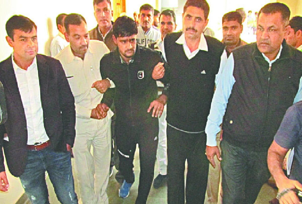 cia Police arrested 1.5 lakh rupees rewardy gangster