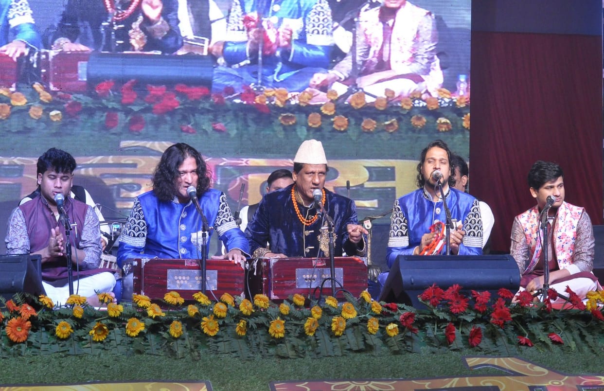 mere raske kamar, tune pahli najar