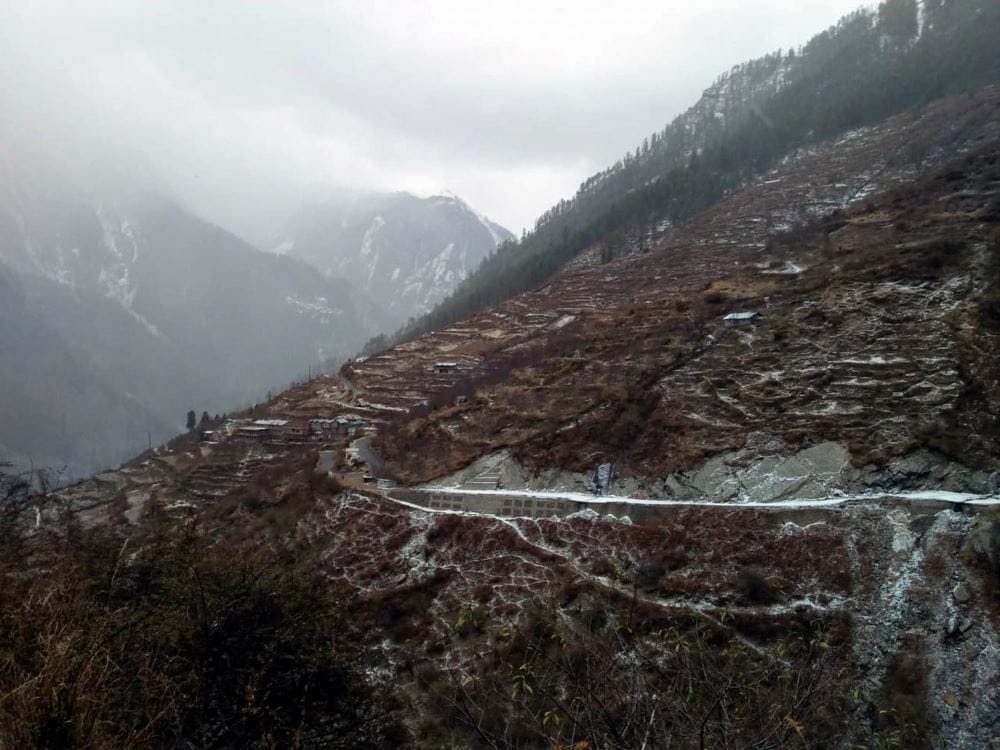 heavy snowfall in uttarakhand hilly area