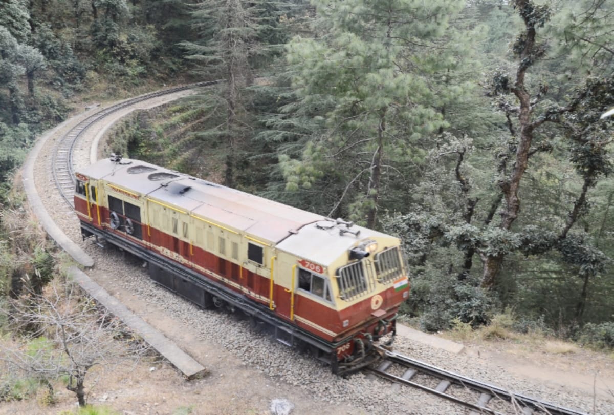 train obstruct due to fog