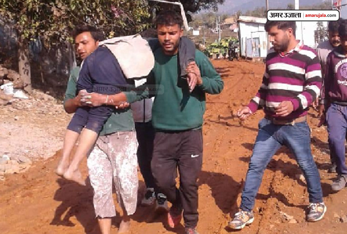 jammu kashmir udhampur a heart attack patient died after his auto stuck in mud
