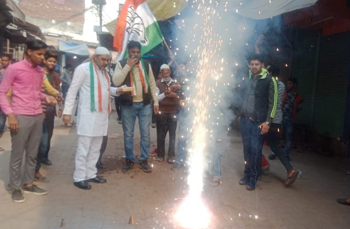 congress start celebration in varanasi for election results