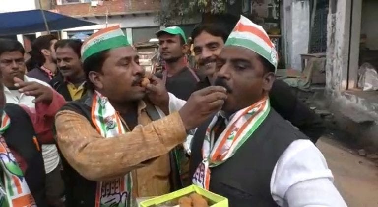 congress start celebration in varanasi for election results