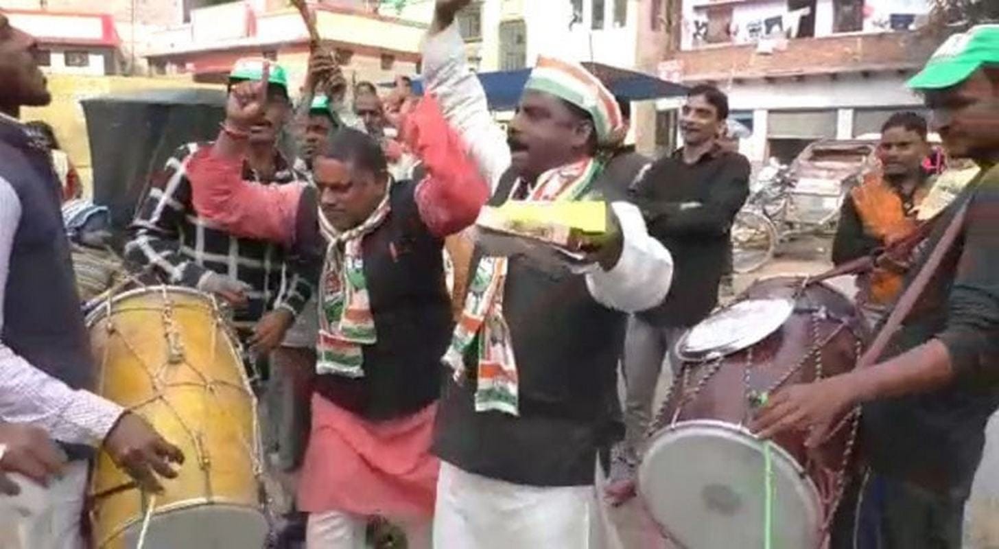 congress start celebration in varanasi for election results