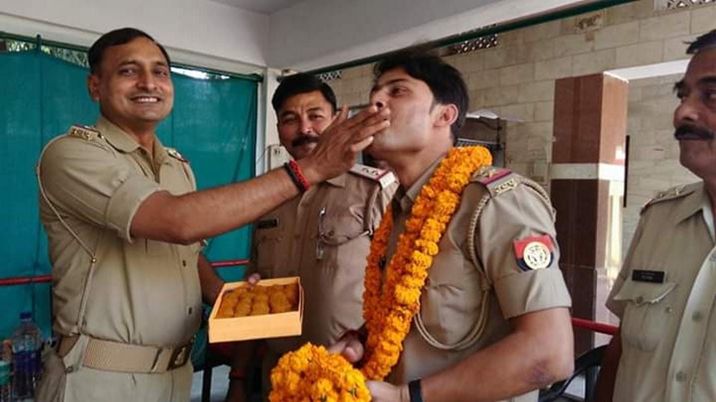 UP police daroga shoot himself from service revolver at sonebhadra