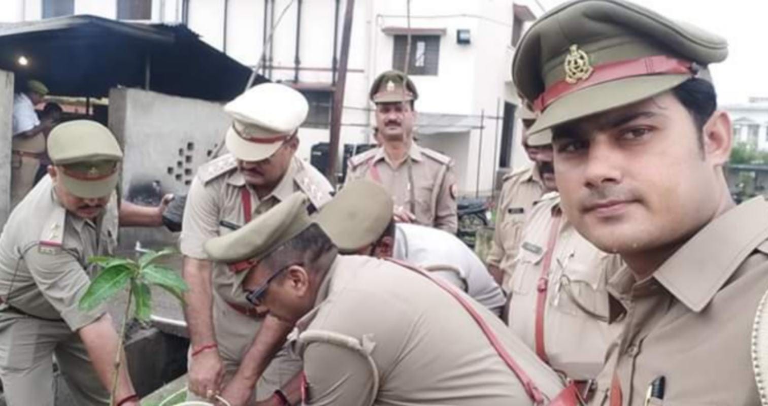 UP police daroga shoot himself from service revolver at sonebhadra