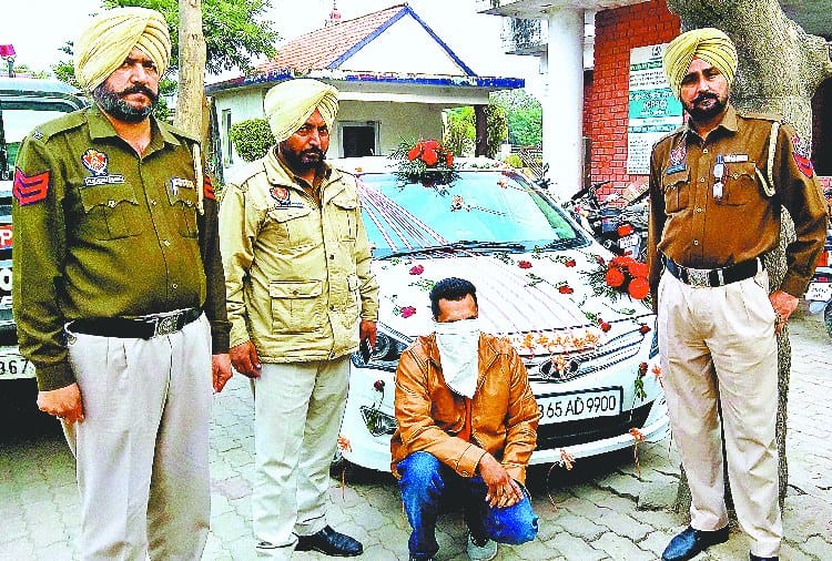 Wine Smuggling in Car Decorated as Groom Car in Zirakpur of Punjab, Arrested by Police