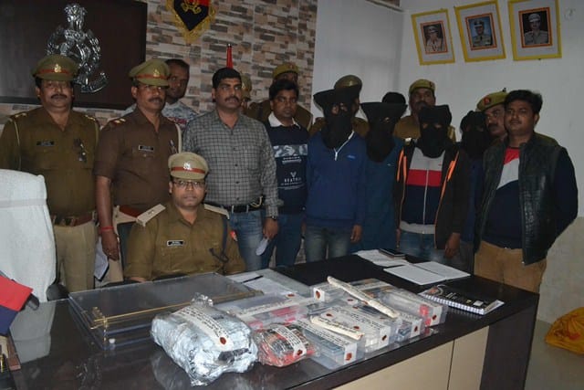 5 robbers arrested, luggage recovered