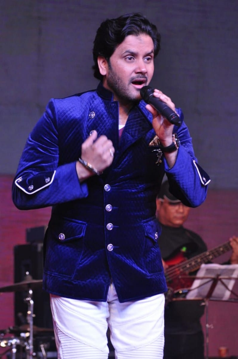 accha chalta hu duaao me yad rakhna...