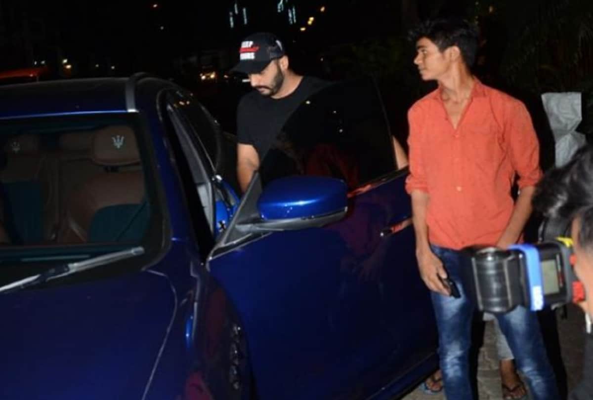 Arjun kapoor spotted outside Malaika Arora residence