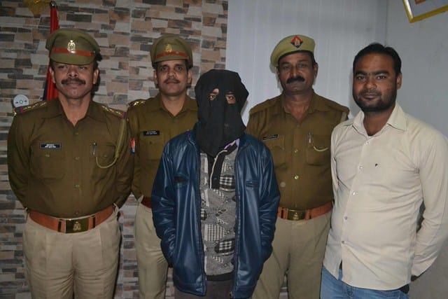 Arrested animal smuggler with weapons
