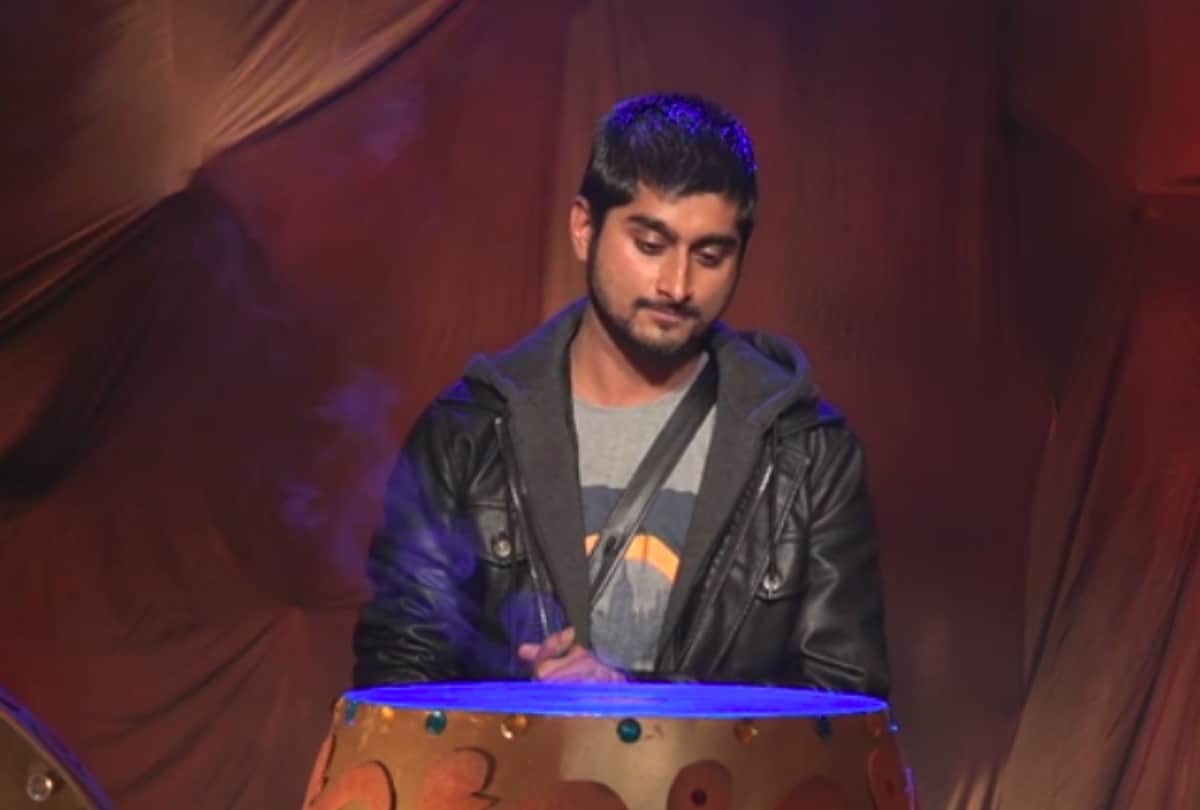 bigg boss deepak thakur supporters run a bike rally in the town