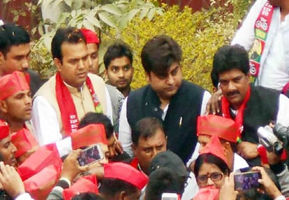 Solidarity in samajwadi party leader