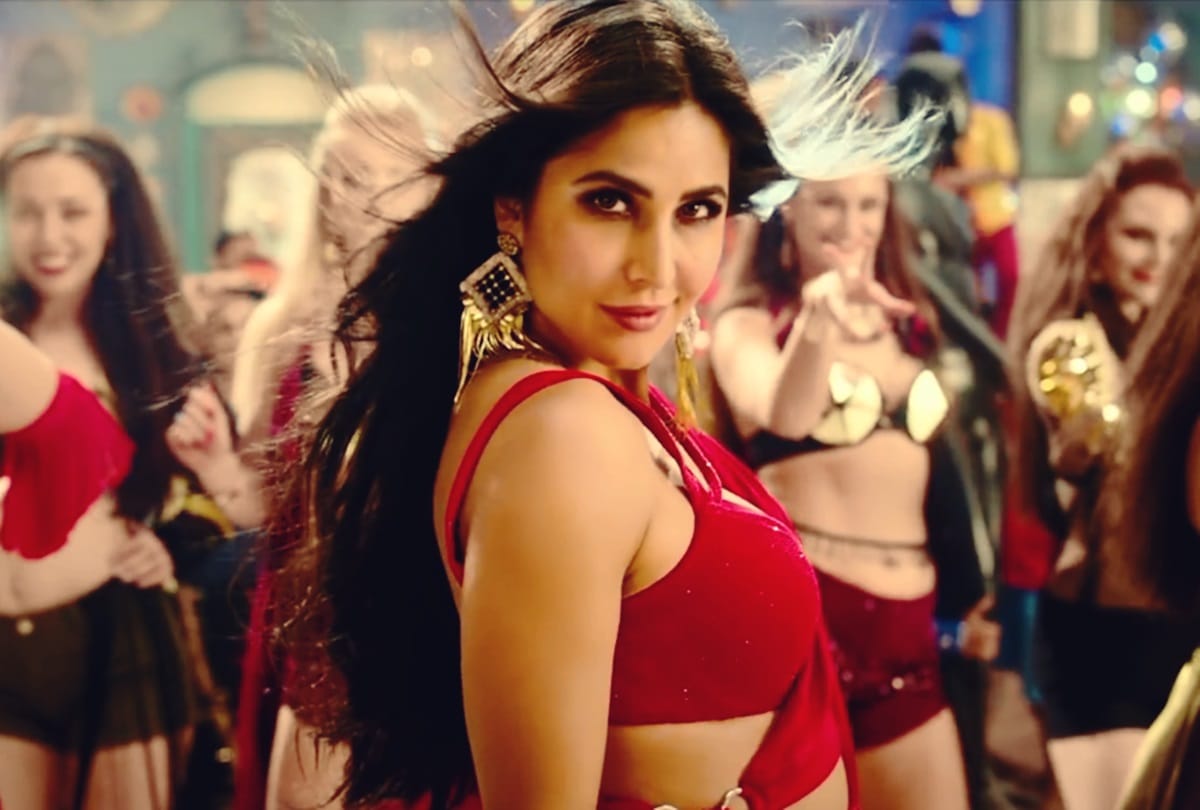 zero husn parcham red dress song: Katrina sets the stage on fire at the launch of Waste Dress made just for you ZERO: Husn Parcham Full Song
