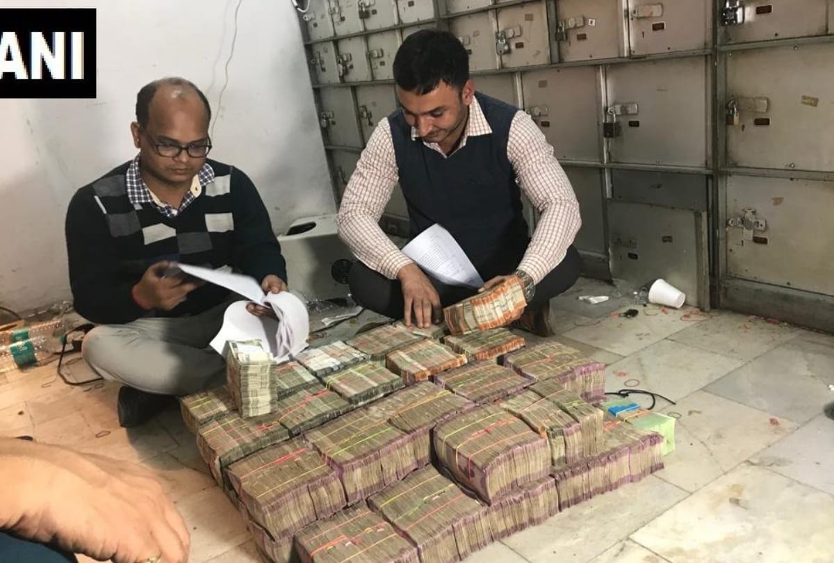 Income Tax Department seized Rs 5.5 crore cash from Faqir Chand lockers and vaults