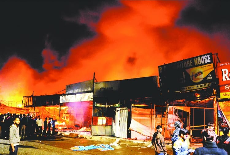Fierce fire in the furniture market of Chandigarh
