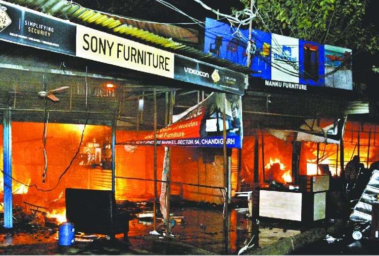 Fierce fire in the furniture market of Chandigarh