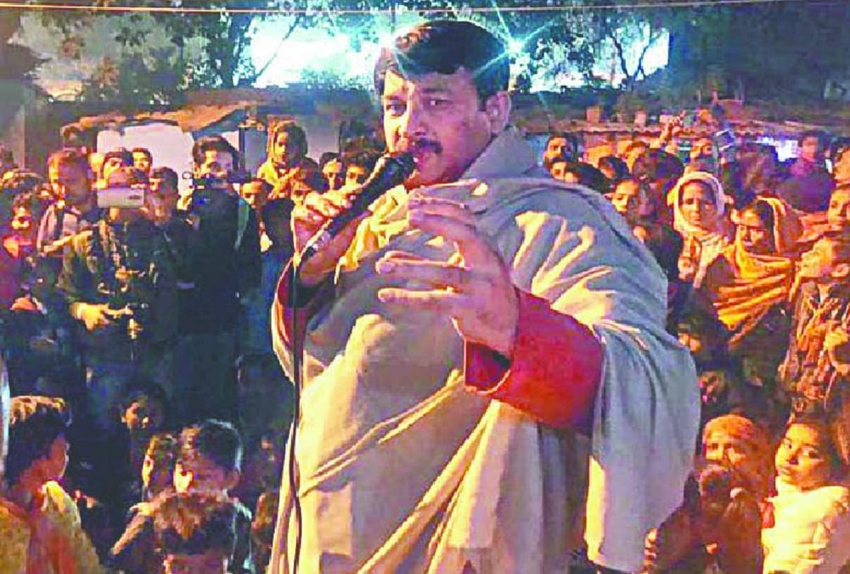 Liquor shops open in slums but water does not reach said manoj tiwari