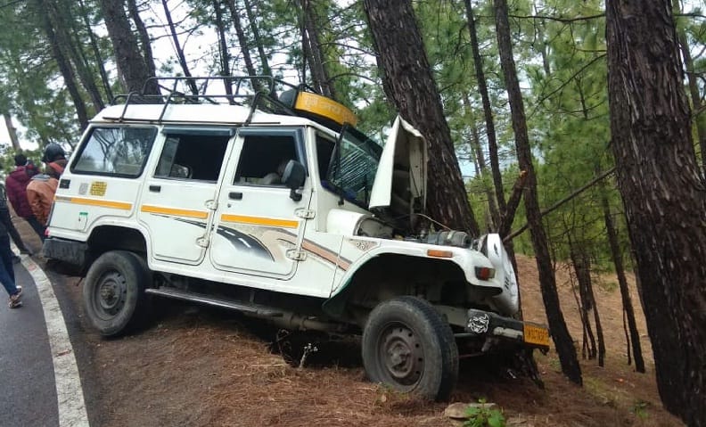 Max tree stuck, injured six people