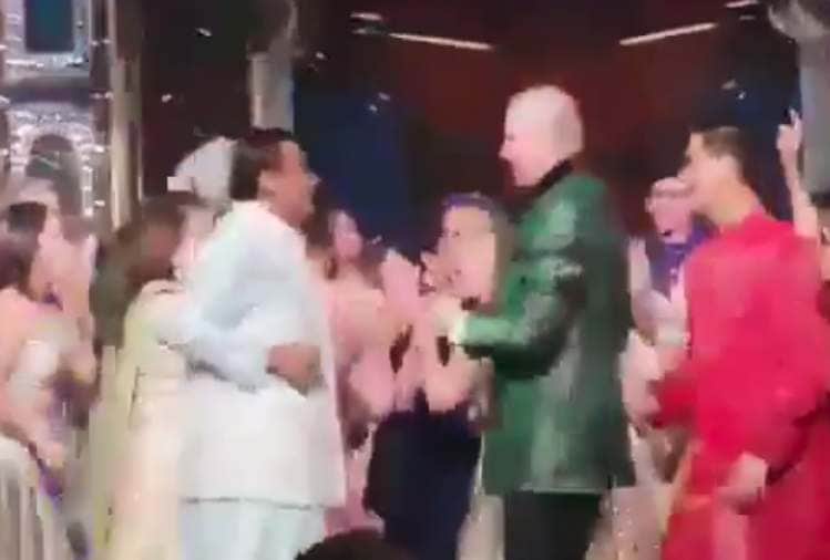 hillary clinton dance with nita ambani at isha pre wedding ceremony in udai palace
