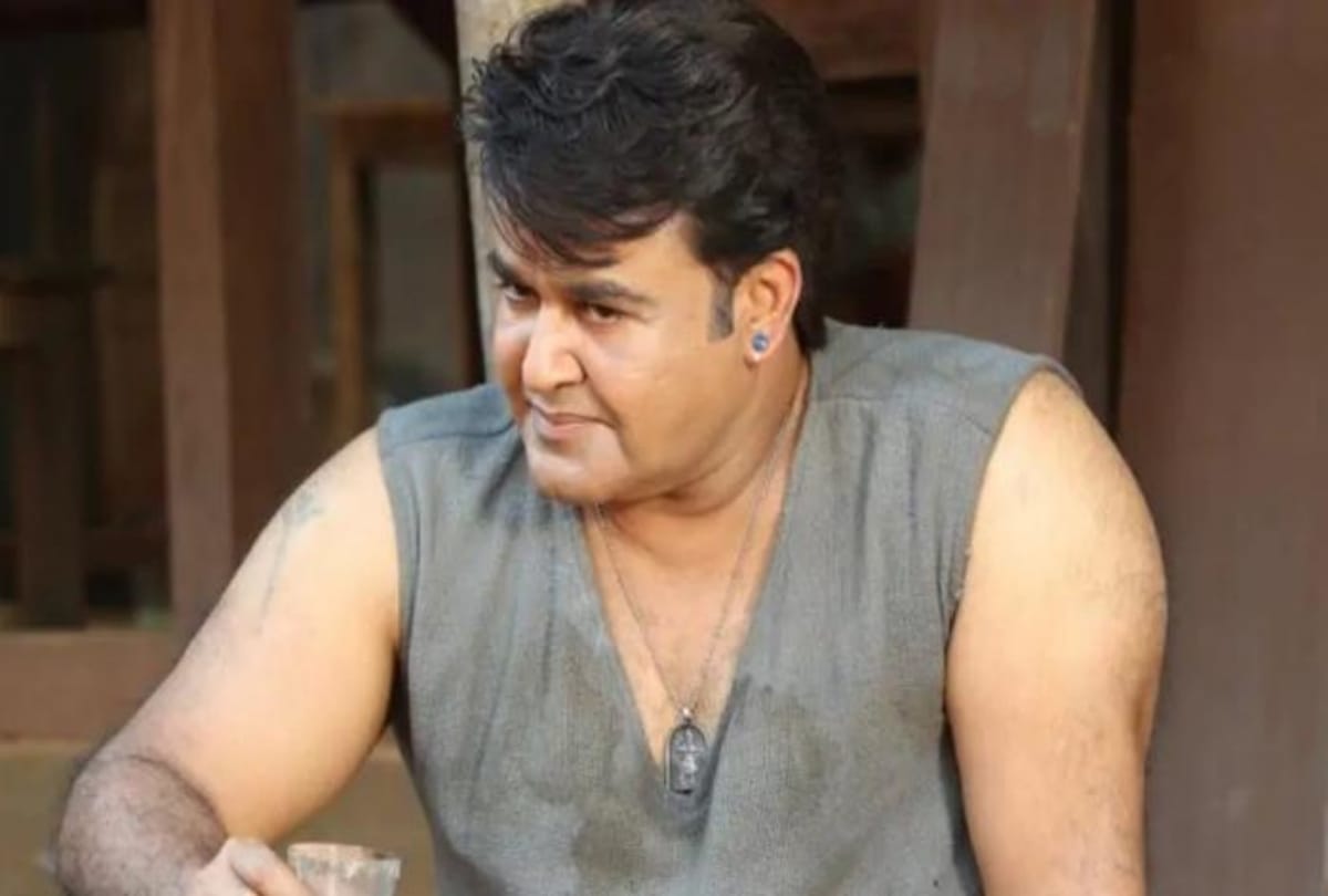 mohanlal odiyan first malayalam movie to earned 100 crore pre release