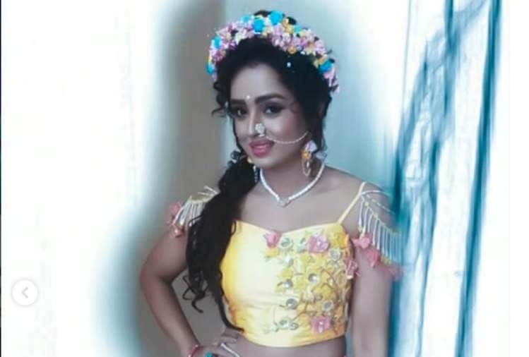 parul chauhan get married with chirag thakkar look at her mehandi pictures