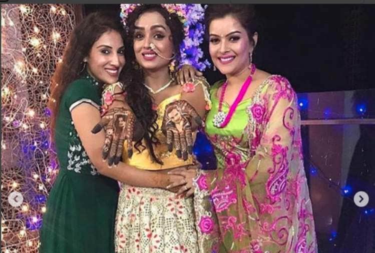 parul chauhan get married with chirag thakkar look at her mehandi pictures
