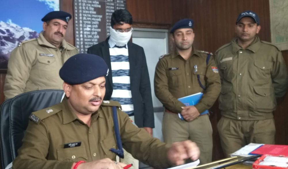 fake pcs officer caught in dehradun uttarakhand