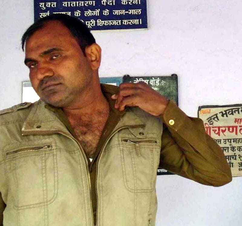 सिढ़पुरा थाने में युवक ने सिपाही को पीटा, वर्दी भी फाड़ी