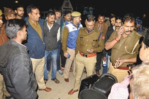 70 thousand looted by a commercial son shot