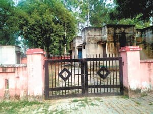 Officers not staying in Tehsil and Block