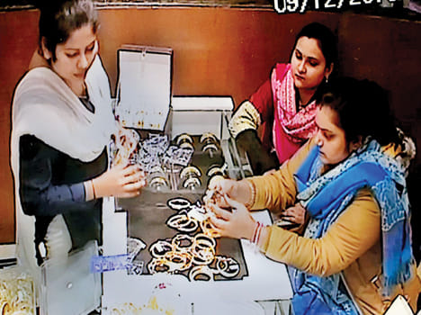 Hundreds of women bracelets crossed the shop